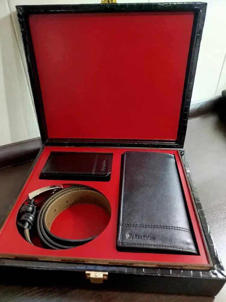 ست هدیه چرم بهشتیان|کیف، کفش، کمربند|اصفهان, آهنگران|دیوار