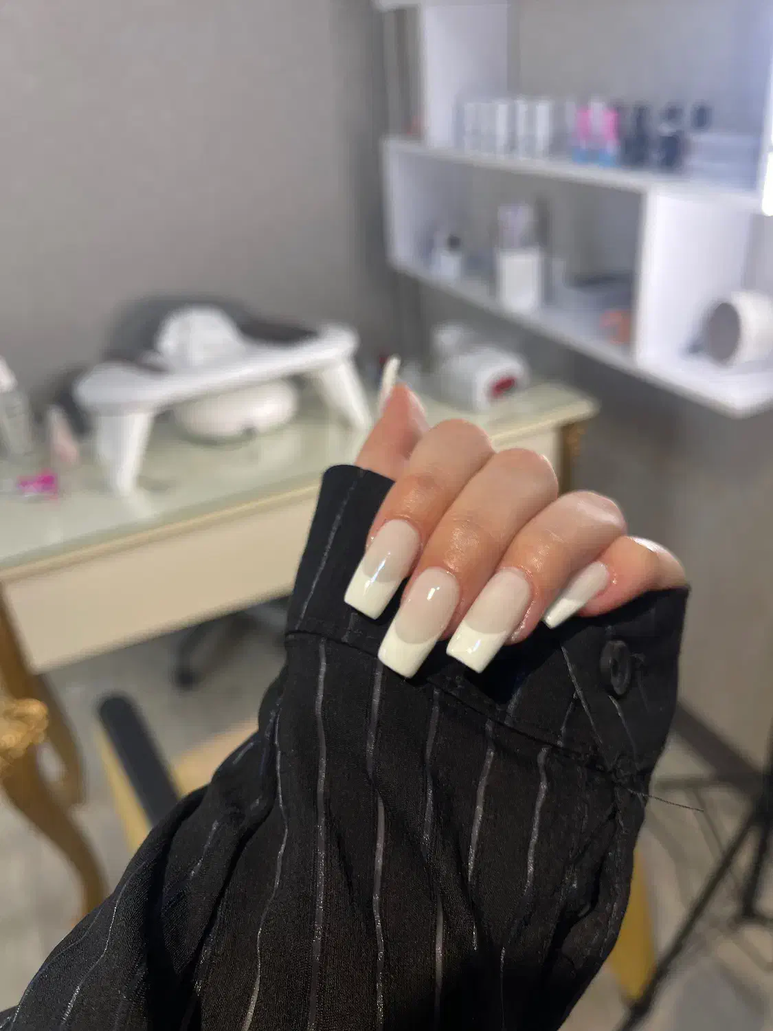 اجاره میز ناخن ماهانه دومیلیون پانصد|خدمات آرایشگری و زیبایی|رشت, گلسار|دیوار