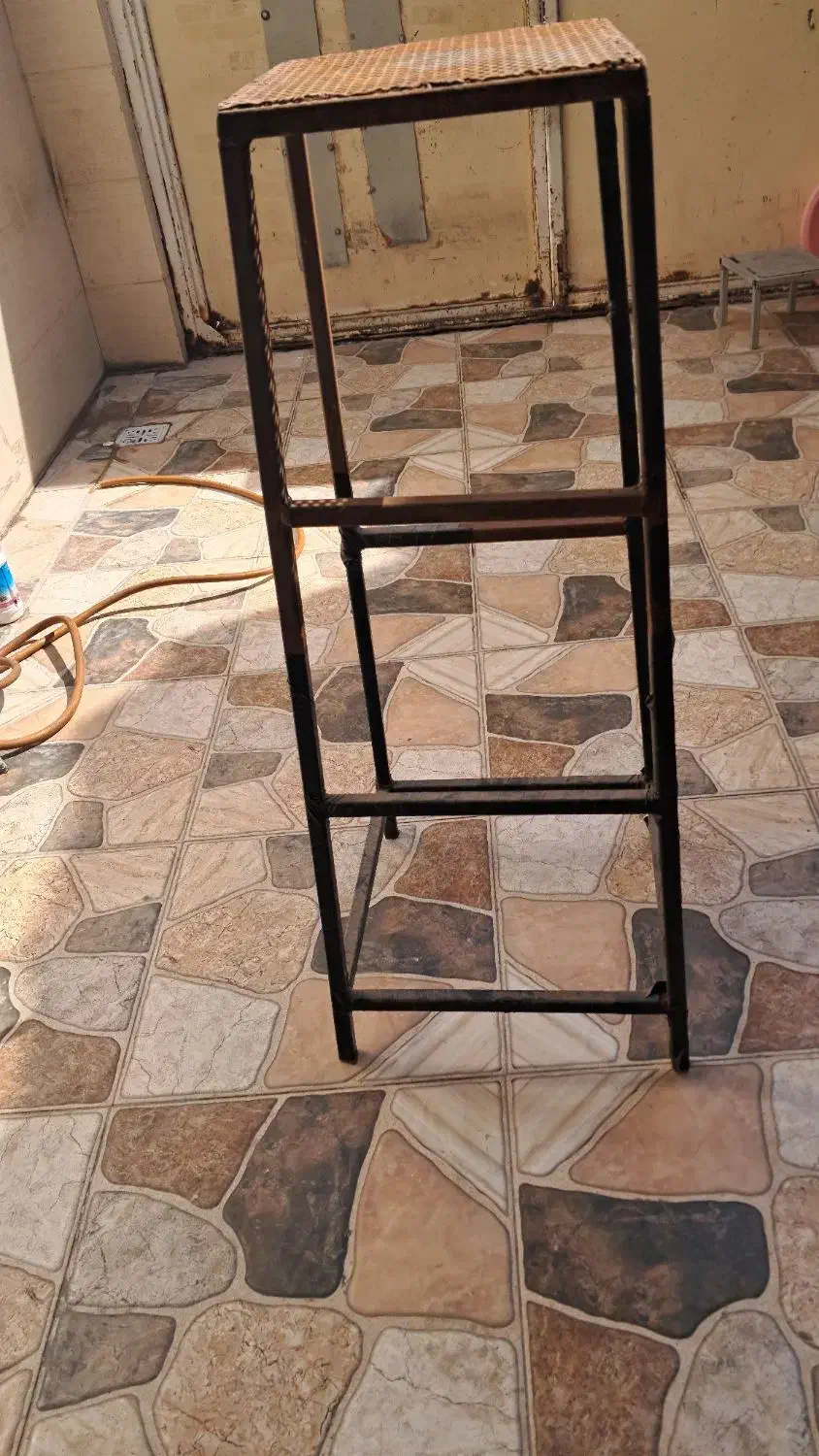 چهارپایه فلزی|صندلی و نیمکت|رامهرمز, |دیوار