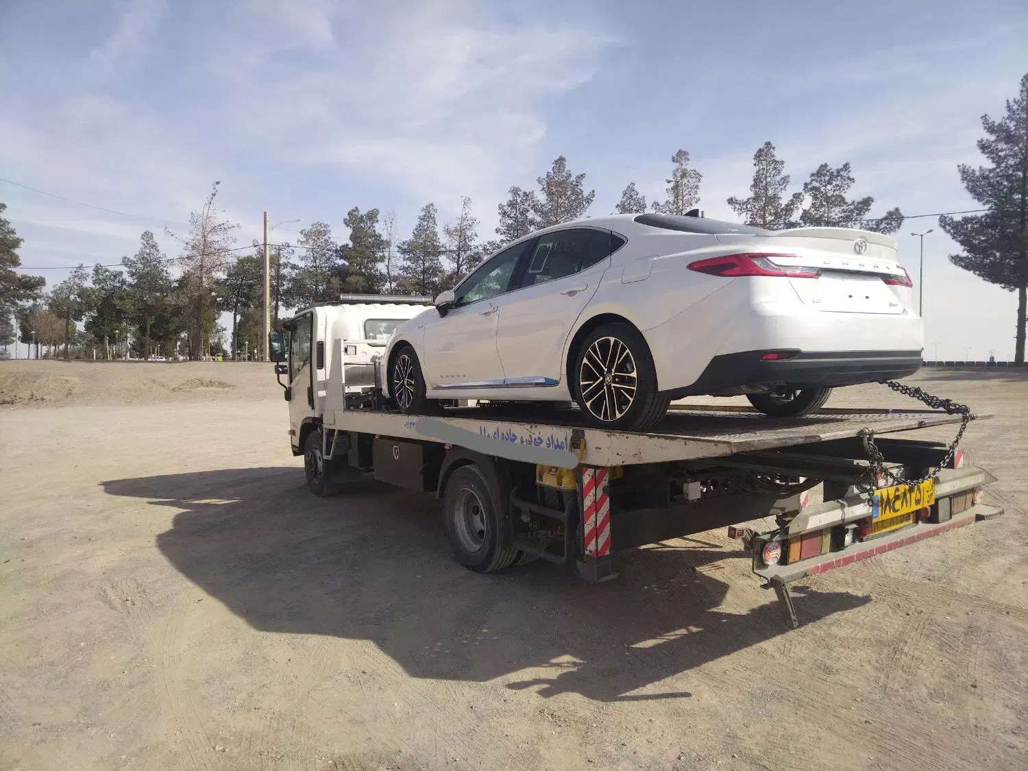 امداد خودرو نائین بکسل خودروبر یدک کش جرثقیل نایین|خدمات حمل و نقل|نائین, |دیوار