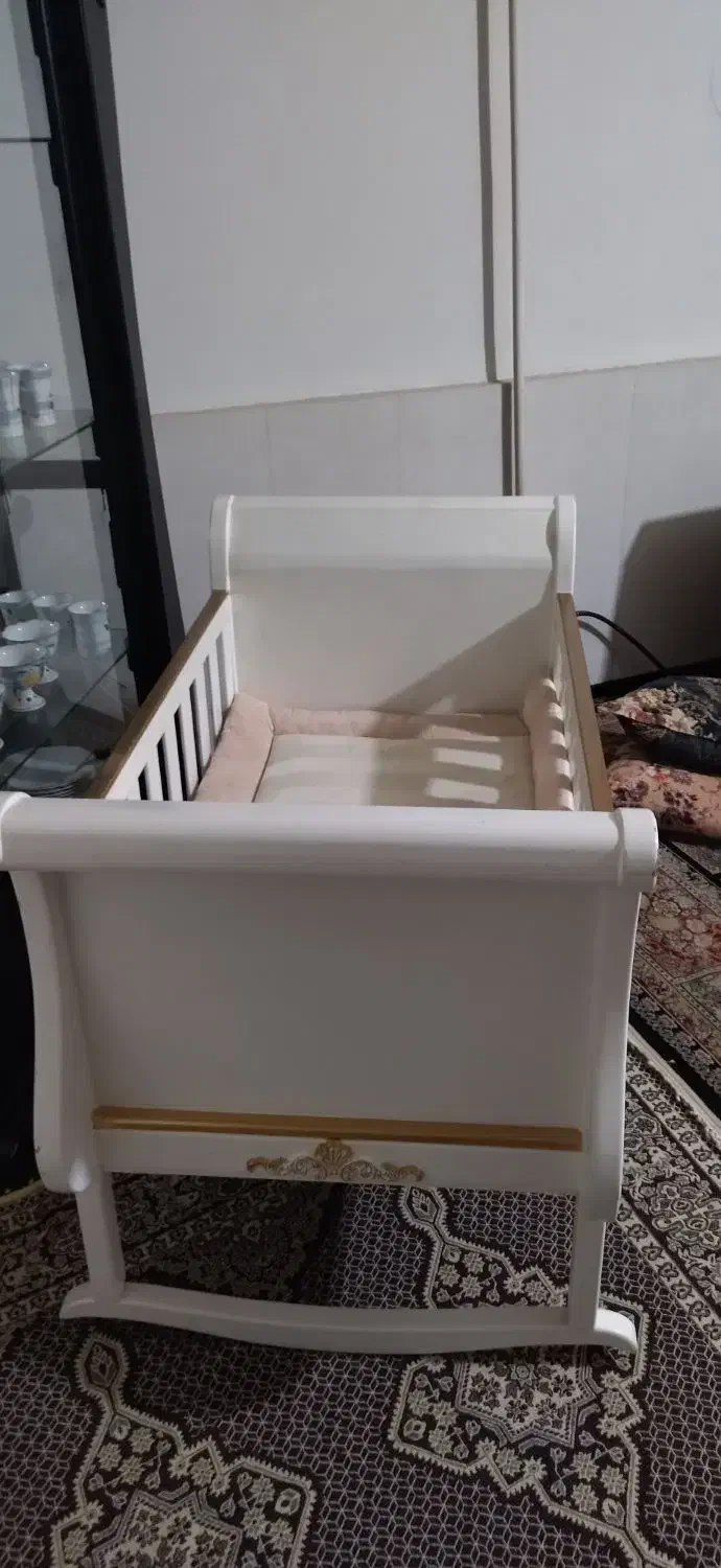 تخت گهواره ای ومیز تعویض کودک|تخت و صندلی بچه|مشهد, امیرآباد|دیوار