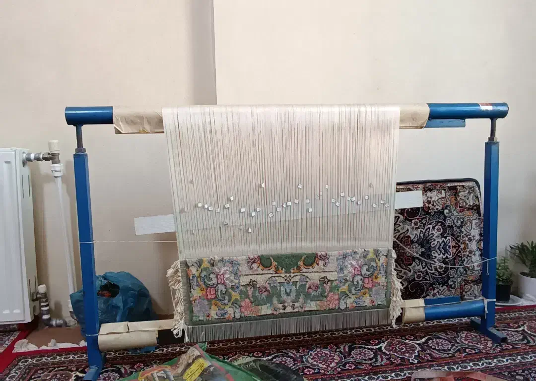 دار قالی با فرش نیمه کار پادری|فرش|کرمانشاه, |دیوار