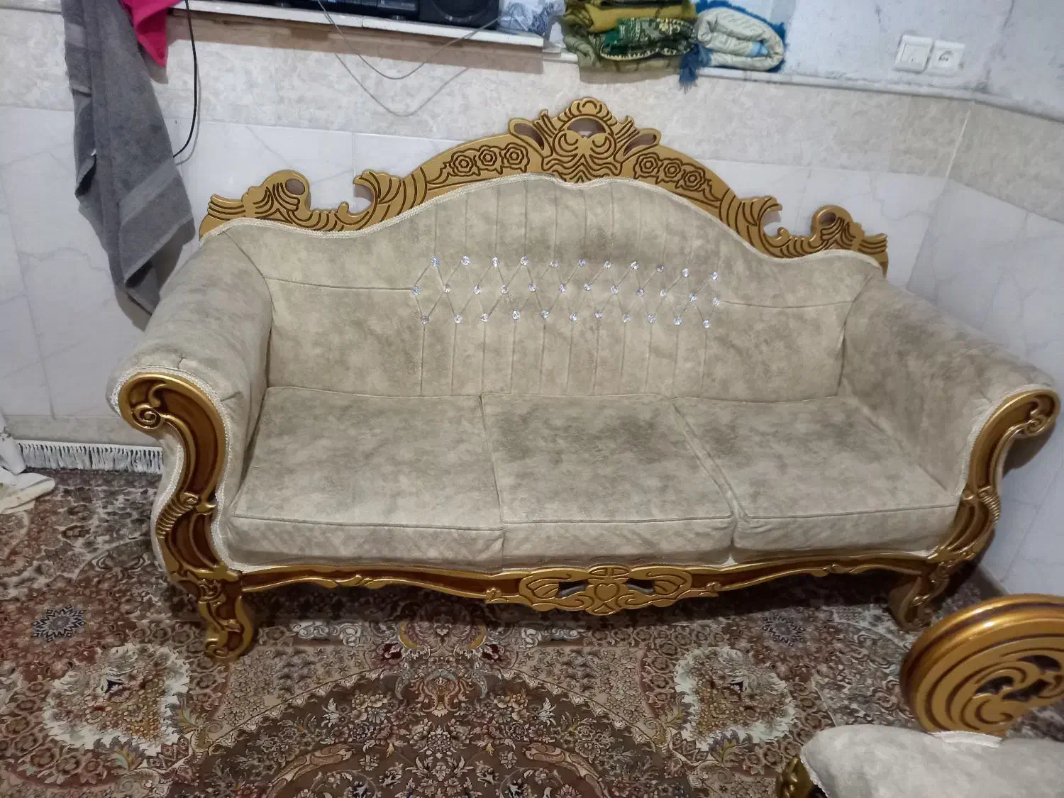 مبل ۹نفره سلطنتی|مبلمان خانگی و میز عسلی|قم, شهید صیاد شیرازی|دیوار