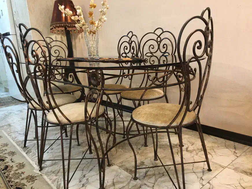 میز ناهارخوری۶ نفره فرفورژه پتینه با روکش مخمل|میز و صندلی غذاخوری|کاشان, زیارتی|دیوار