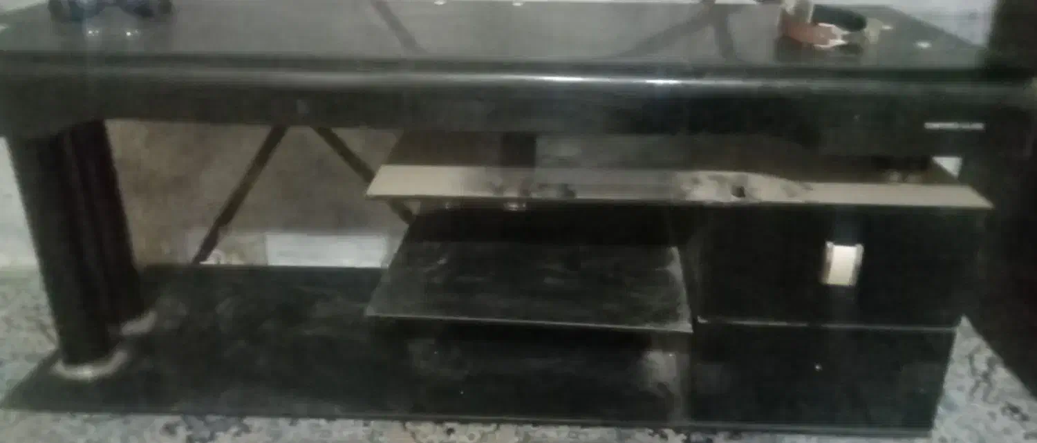 میز تلوزیون شیشه ای، سالم تمیز فقط گردو خاکیه|میز تلویزیون|ساوه, |دیوار