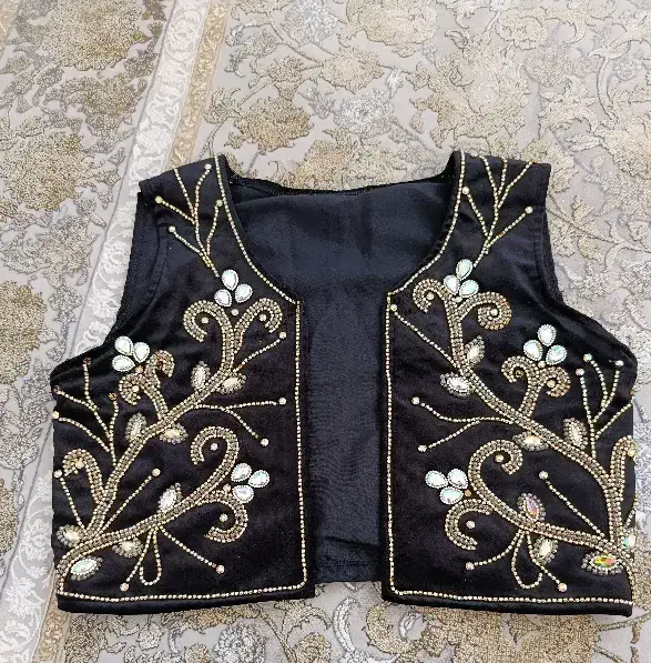 سخمه|لباس|بیستون, |دیوار