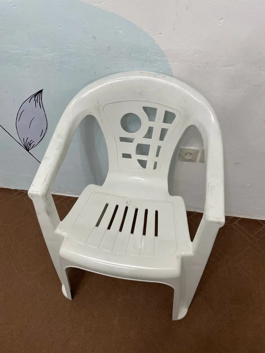 صندلی پلاستیکی دسته دار|صندلی و نیمکت|گناباد, |دیوار