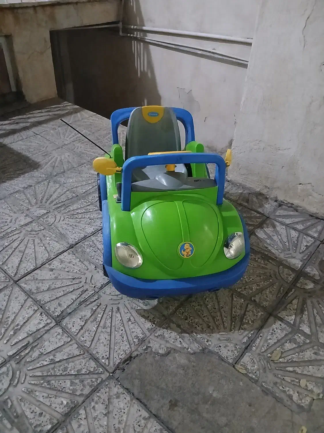 ماشین شارژی فاقد باطری سالم|اسباببازی بچه|تهران, چیتگر شمالی|دیوار