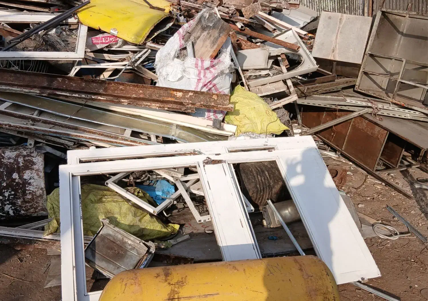 فروش خرید ضایعات آهن چدن آلمنیوم درب پنجره غیره|عمدهفروشی|تهران, جمهوری|دیوار