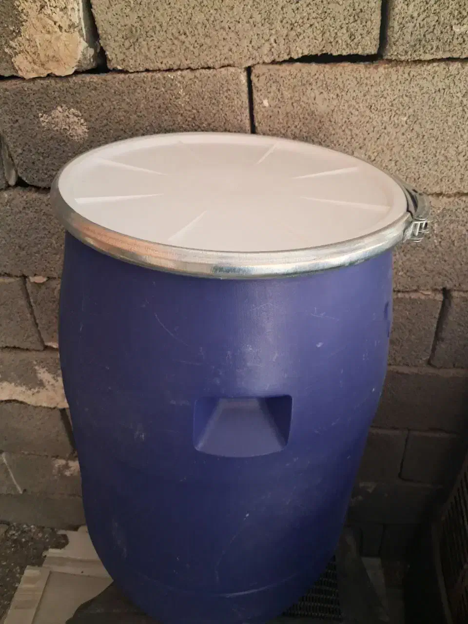 دبه صد لیتری نو|ظروف نگهدارنده، پلاستیکی، یک‌بارمصرف|ایلام, |دیوار