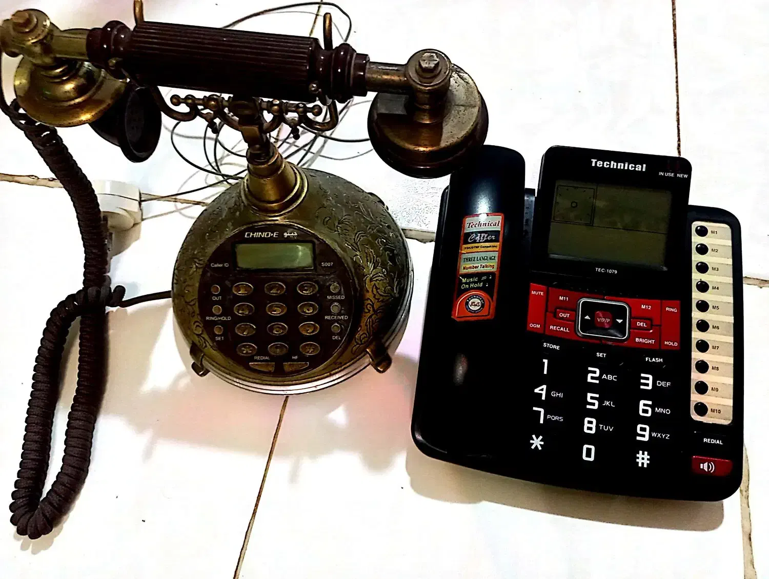 دو عدد تلفن رو میزی در حد نو تکنو تل و چینو|تلفن رومیزی|رشت, بلوار گیلان|دیوار