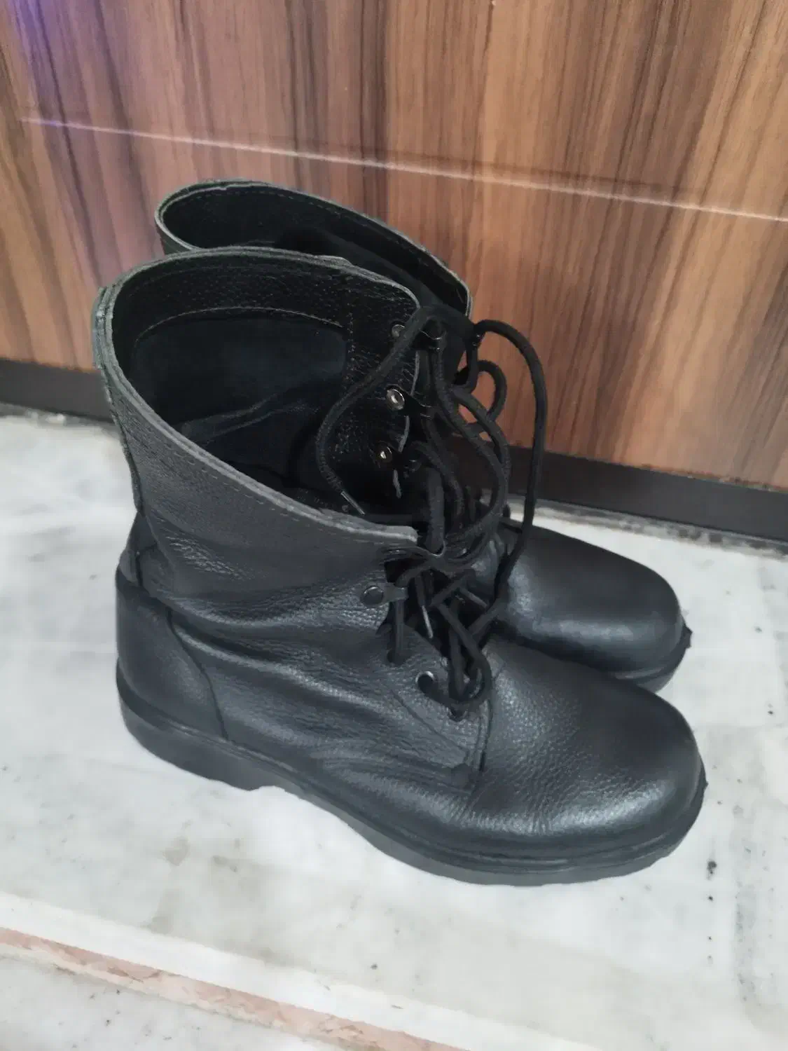 پوتین نو|کیف، کفش، کمربند|زاهدان, |دیوار