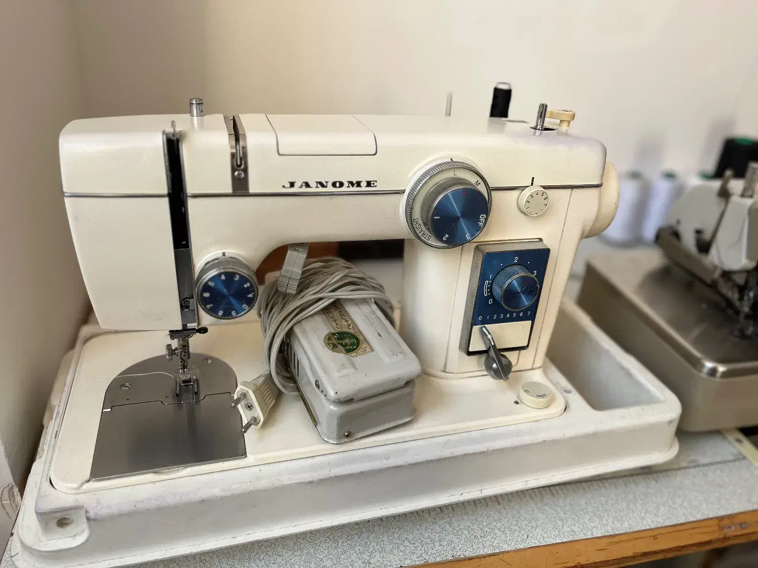 چرخ 804|چرخ خیاطی و ریسندگی|قم, باغ کرباسی|دیوار