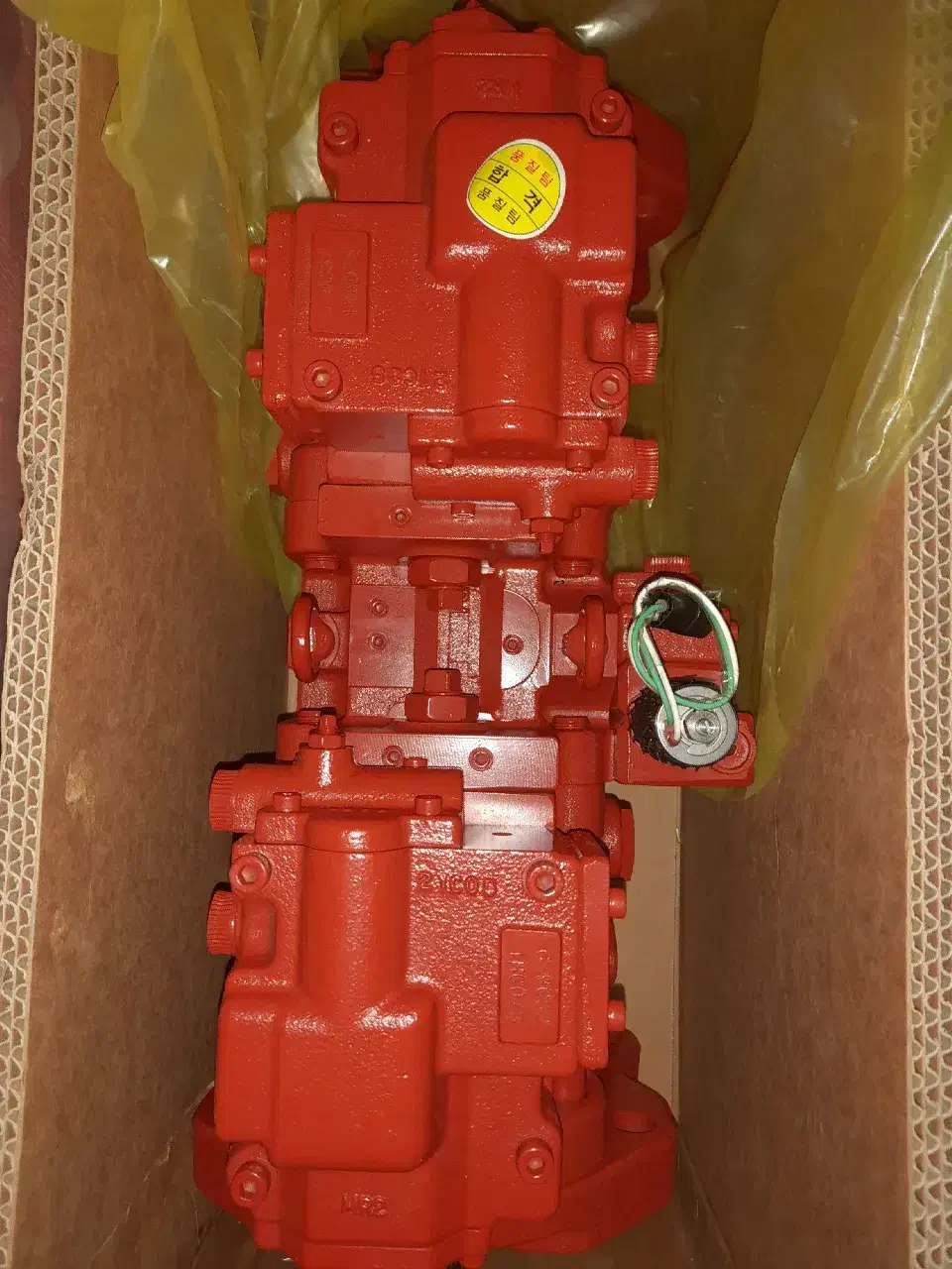 پمپ مادر کامل بیل مکانیکی هیوندای ۳۳۰خط۹ اصلی|قطعات یدکی و لوازم جانبی|همدان, |دیوار