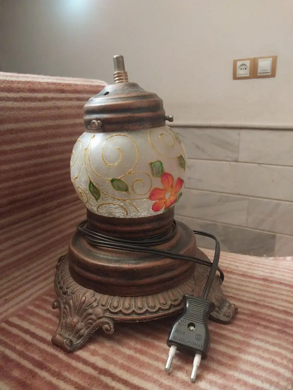 چراغ|چراغ خواب و آباژور|قم, شاه سید علی|دیوار