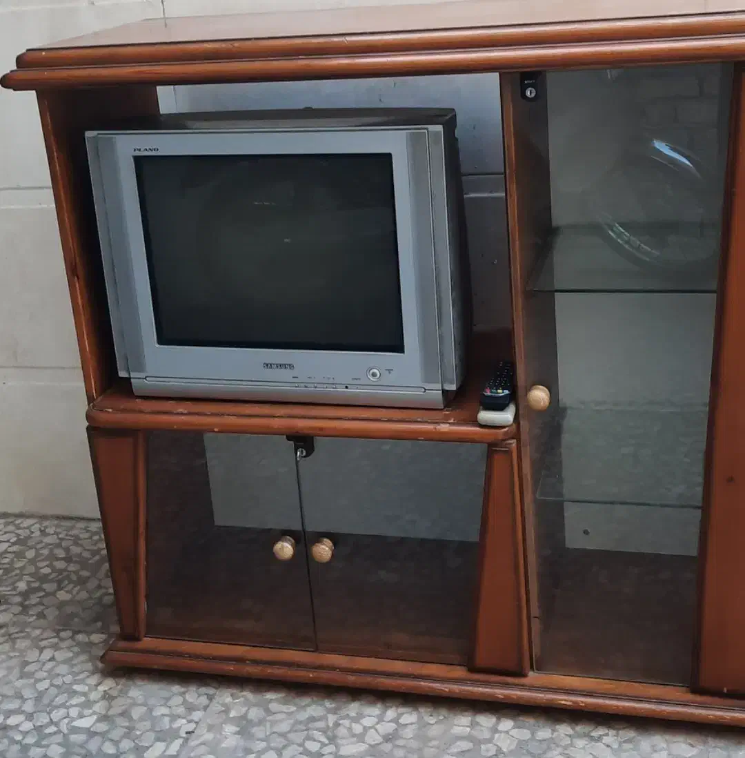 تلویزیون سامسونگ و میزتلویزیون چوبی|تلویزیون و پروژکتور|کاشان, راوند|دیوار