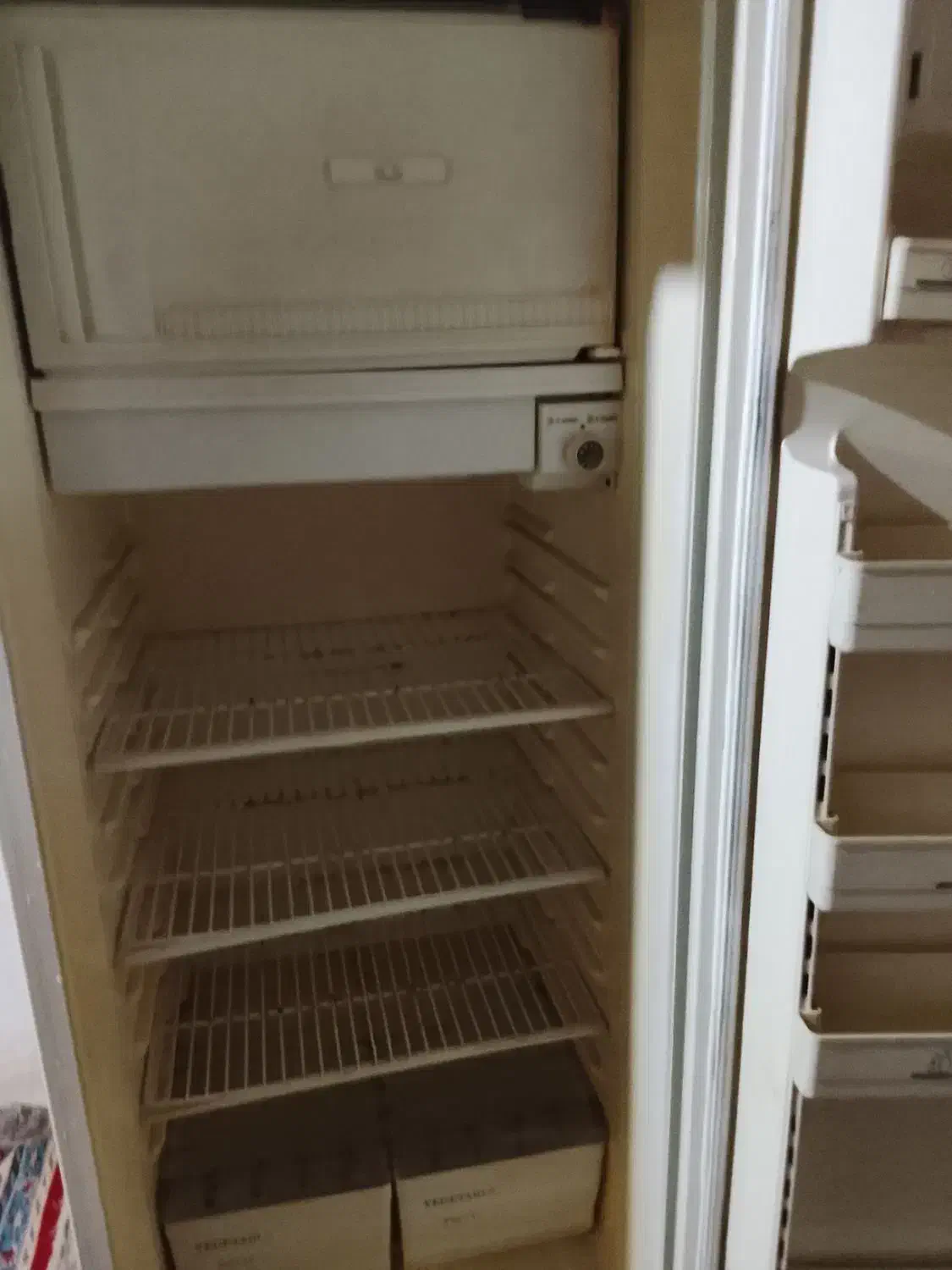 یخچال به خریدار واقعی تخفیف میدم لطفا زنگ بزنید|یخچال و فریزر|رشت, فخب|دیوار