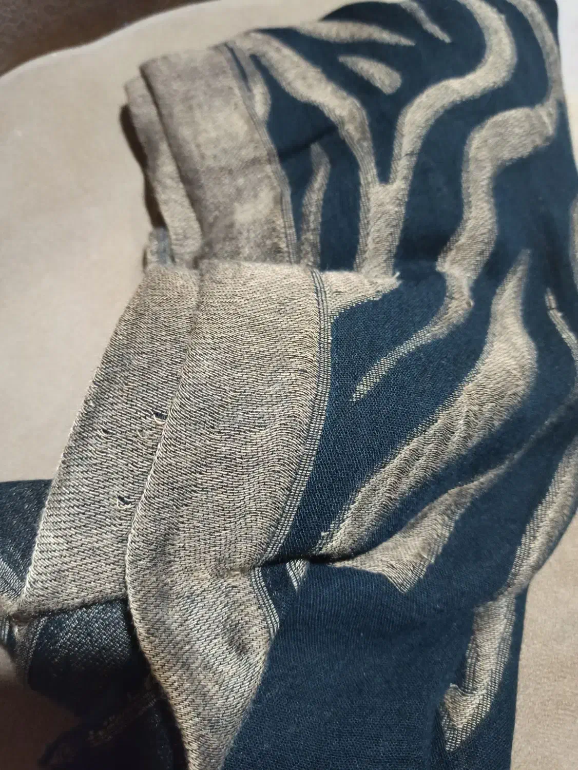 شال زیبا|لباس|دوگنبدان, |دیوار