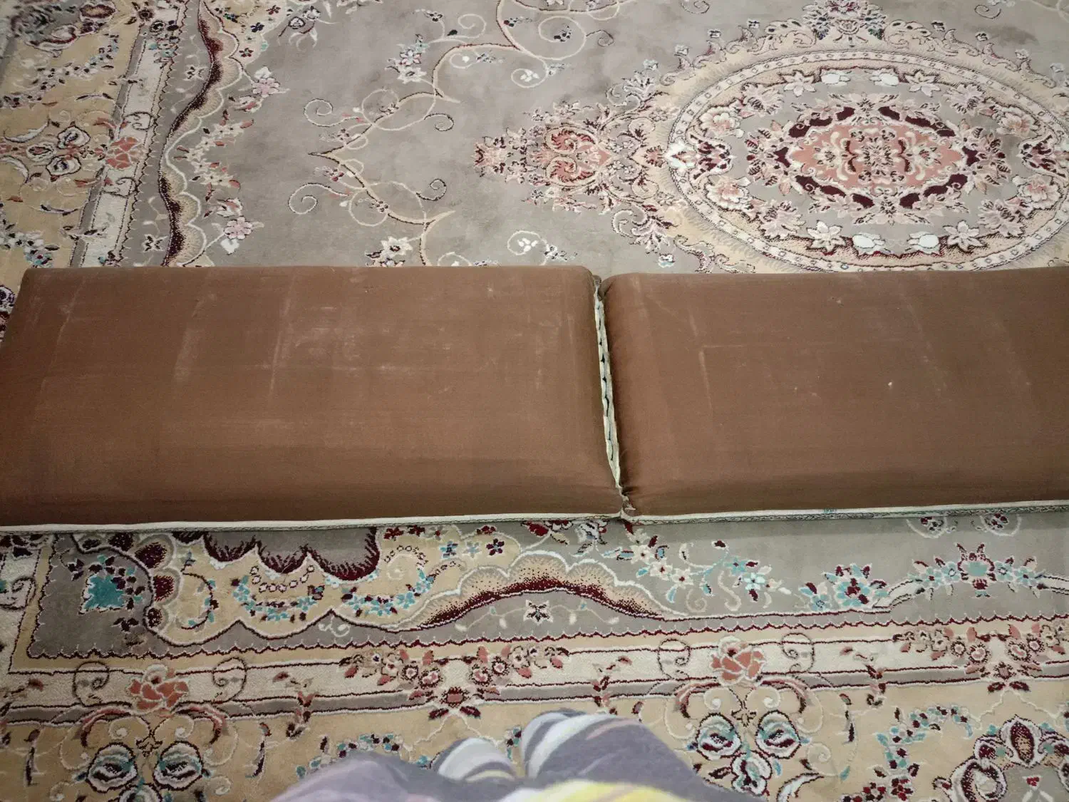 یک جفت پشتی رنگ کرم|پشتی|مشهد, کارمندان دوم|دیوار