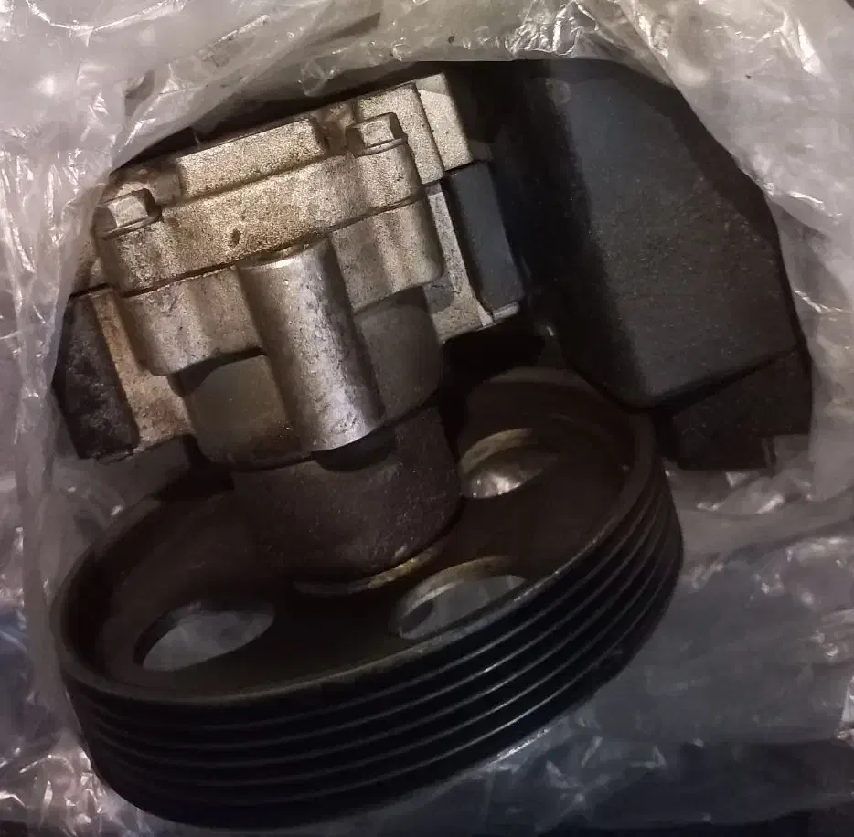 پمپ هیدرولیک فرمان ۲۰۶ تیپ ۵ مدل ۹۶ فابریک|قطعات یدکی و لوازم جانبی|یزد, |دیوار