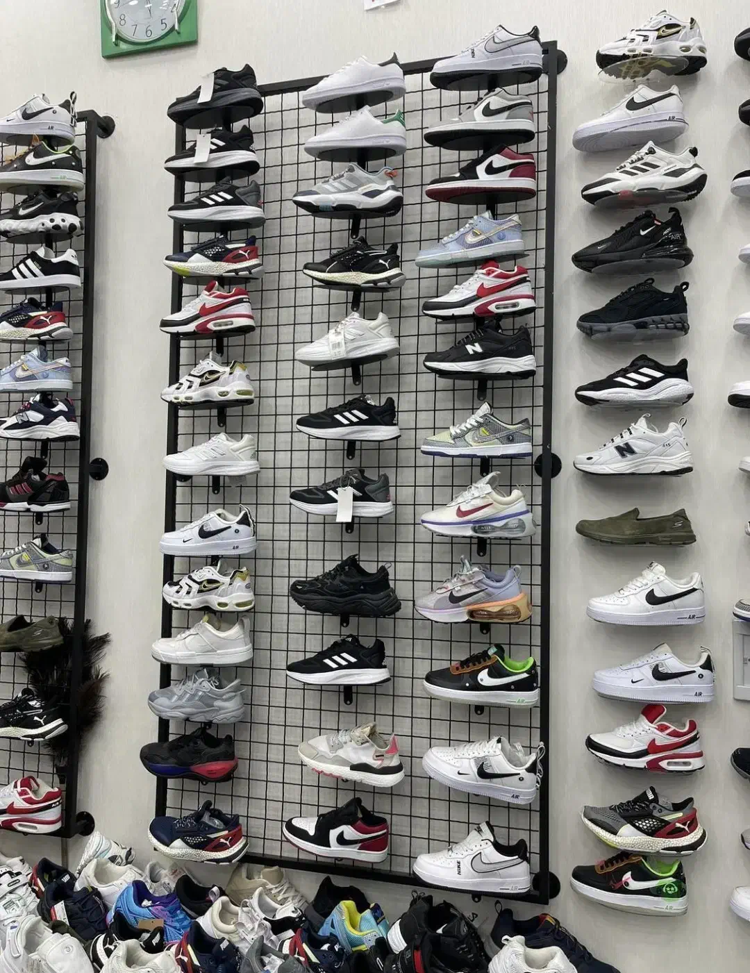 رگال کفش کتونی ویترین|فروشگاه و مغازه|مشهد, انقلاب|دیوار