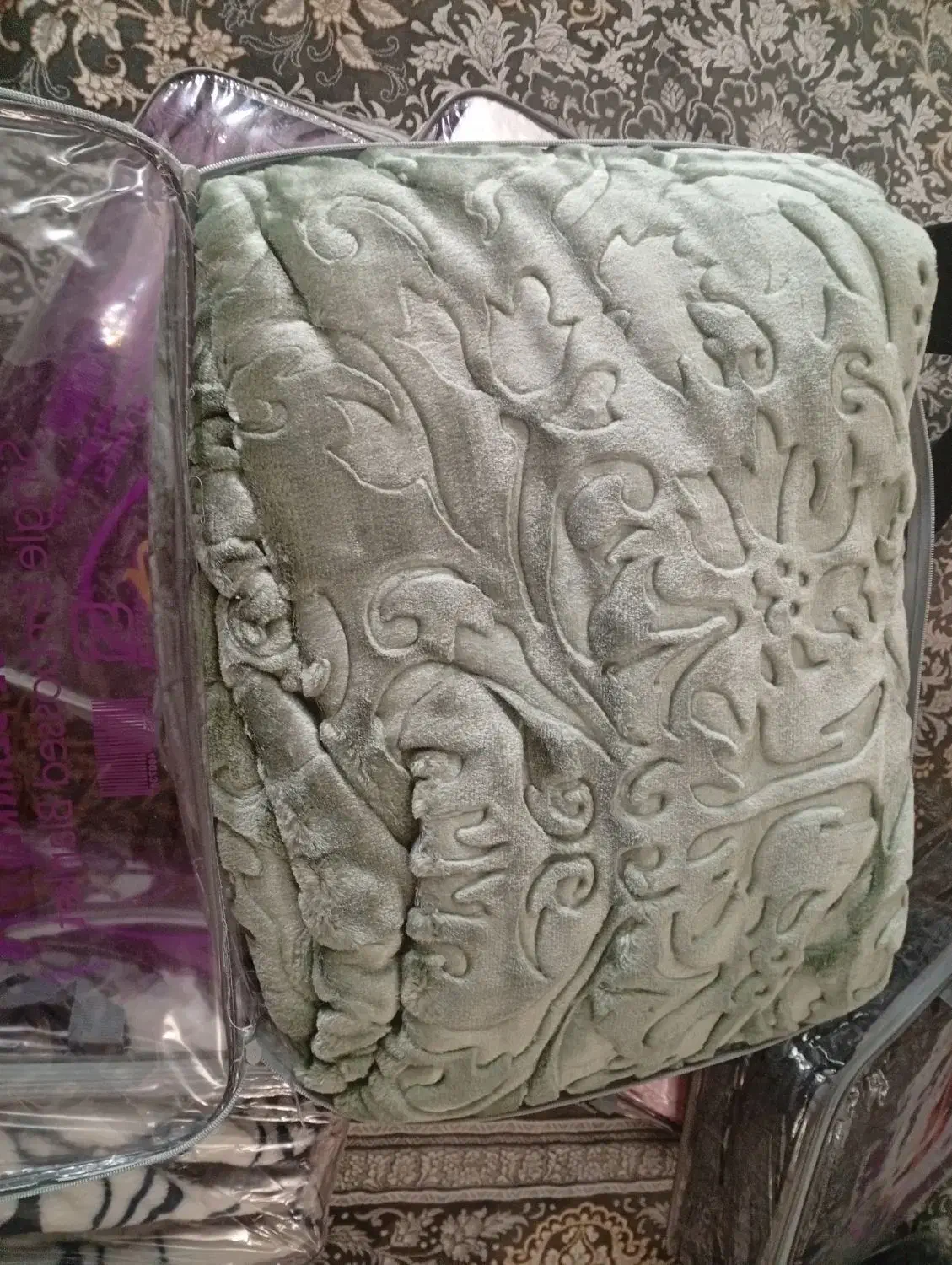 پتو چیکو|رختخواب، بالش، پتو|فردیس, نگارستان|دیوار