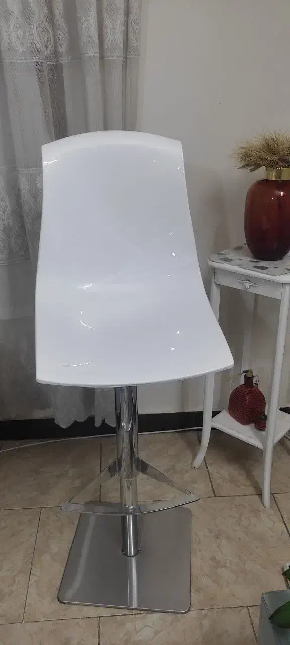 ۲ عدد صندلی سالنی|صندلی و نیمکت|اسلام‌شهر, شهرک مفیدی|دیوار