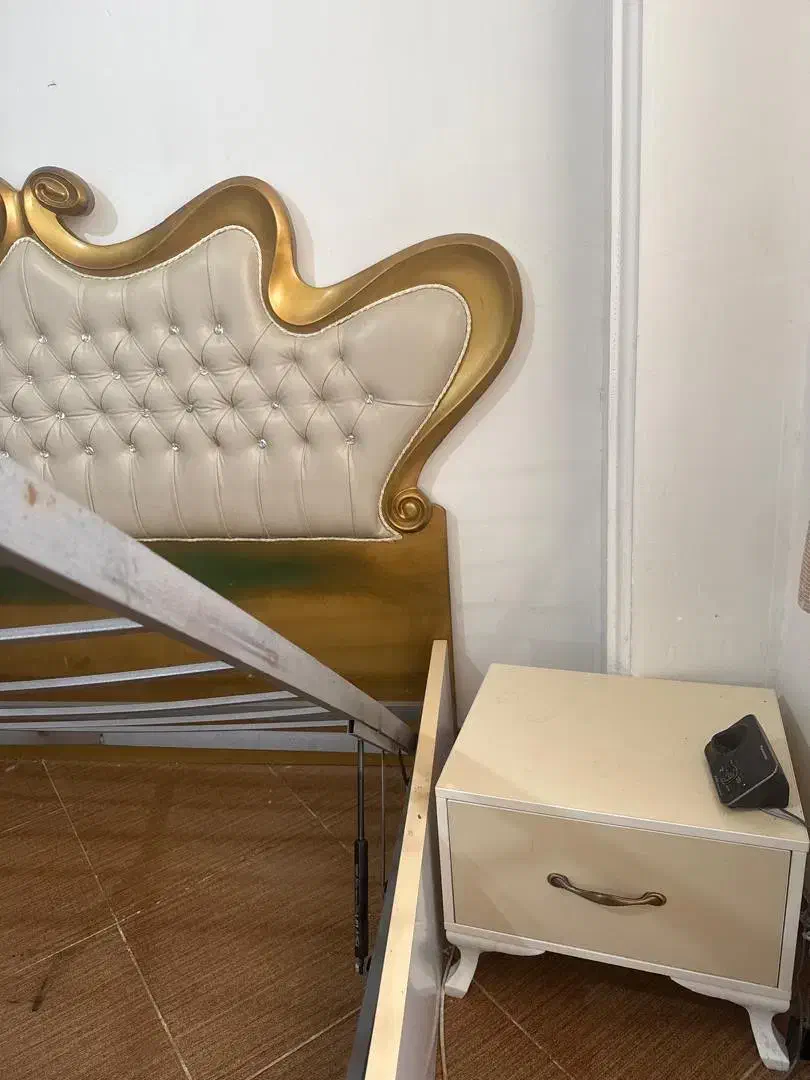 سرویس خواب|تخت و سرویس خواب|لاهیجان, حزین|دیوار