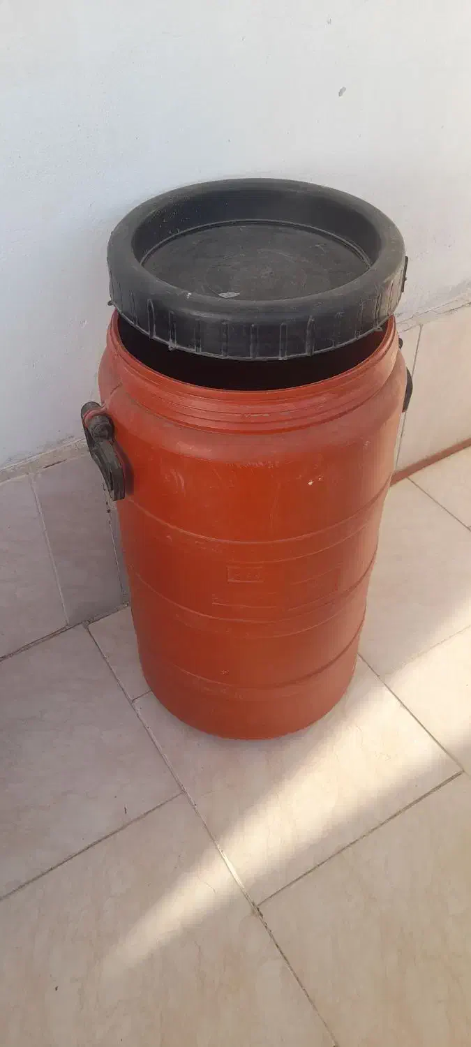 دبه ۹۰ لیتری درپیچی لاستیکدار|ظروف نگهدارنده، پلاستیکی، یک‌بارمصرف|محمدشهر, همایون ویلا|دیوار