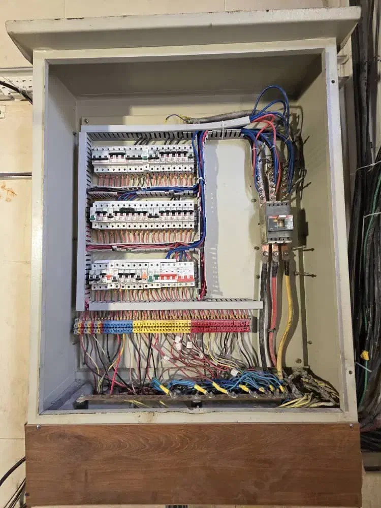 برقکار|خدمات پیشه و مهارت|کیش, |دیوار