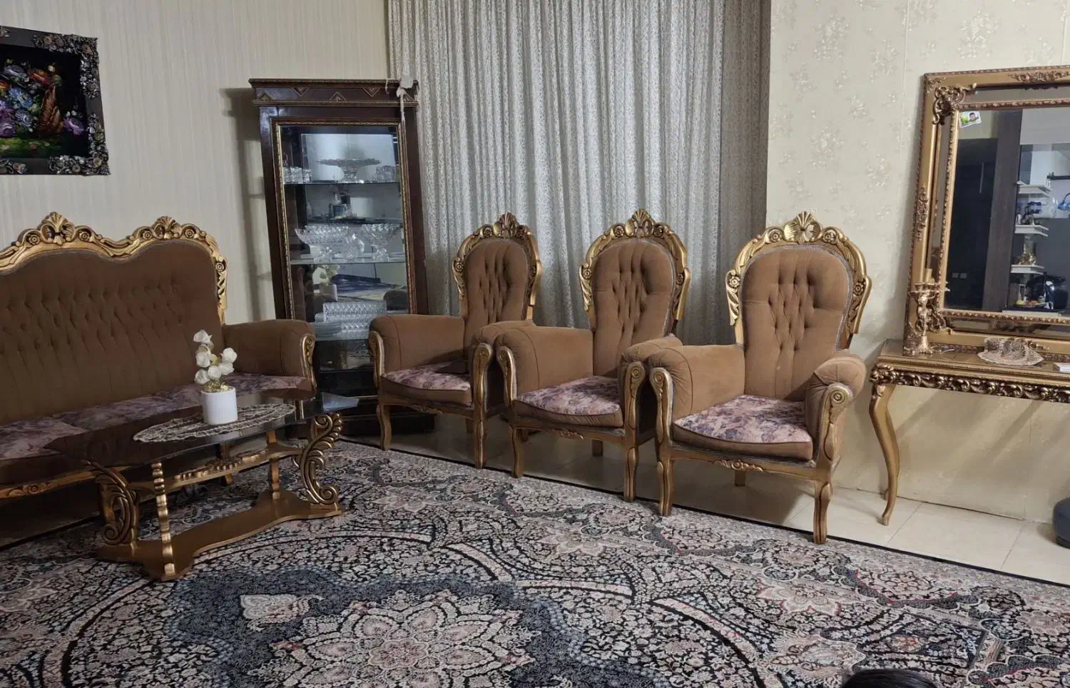 مبل ۹ نفره سلطنتی|مبلمان خانگی و میز عسلی|گلبهار, شهر جدید گلبهار|دیوار