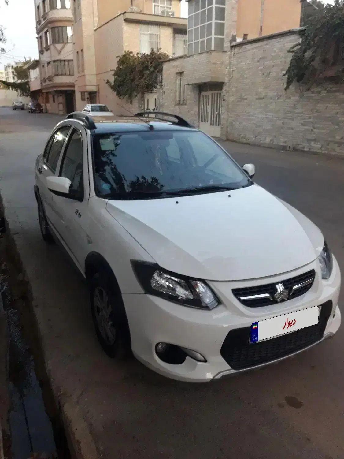 کوئیک R سفید مشکی|خودرو سواری و وانت|بروجرد, |دیوار