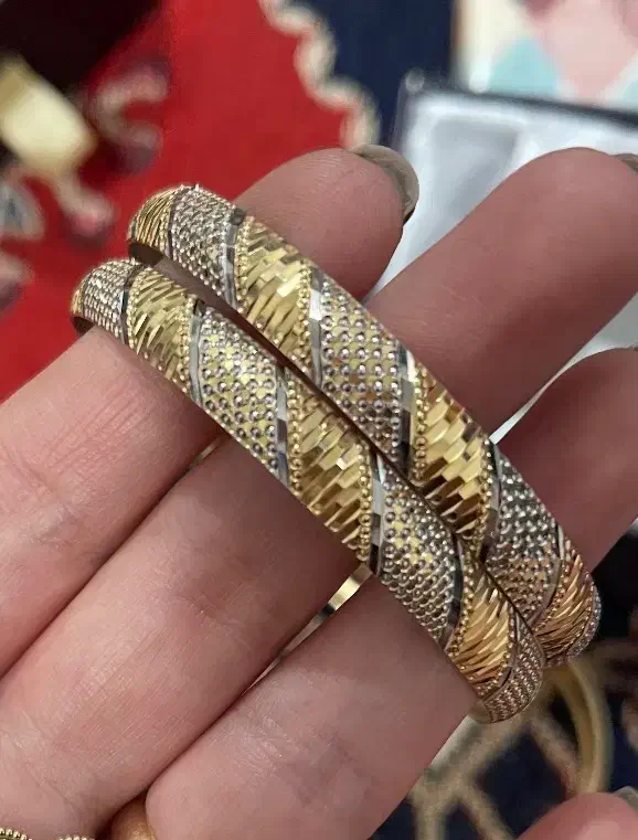 دو عدد النگوی نو سالم تمیز ۲ درصد بالای تابلو|جواهرات|رشت, سعدی (تختی)|دیوار