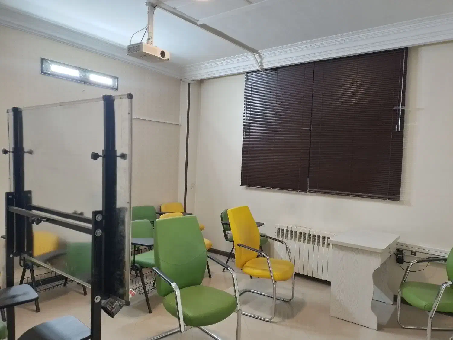 ۱۰۰متر دفتر کار مطب حاشیه ساختمان پزشکان|فروش دفتر کار، اتاق اداری، مطب|مشهد, آزادشهر|دیوار