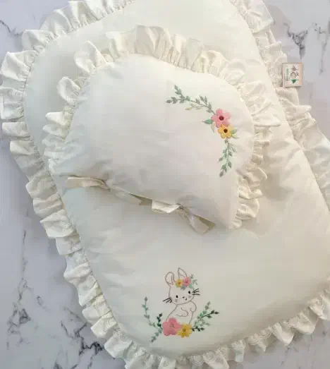 انواع گلدوزی دیوار کوب گلدوزی کوسن گلدوزی و...|صنایع دستی و سایر لوازم تزئینی|قم, چهل درخت|دیوار