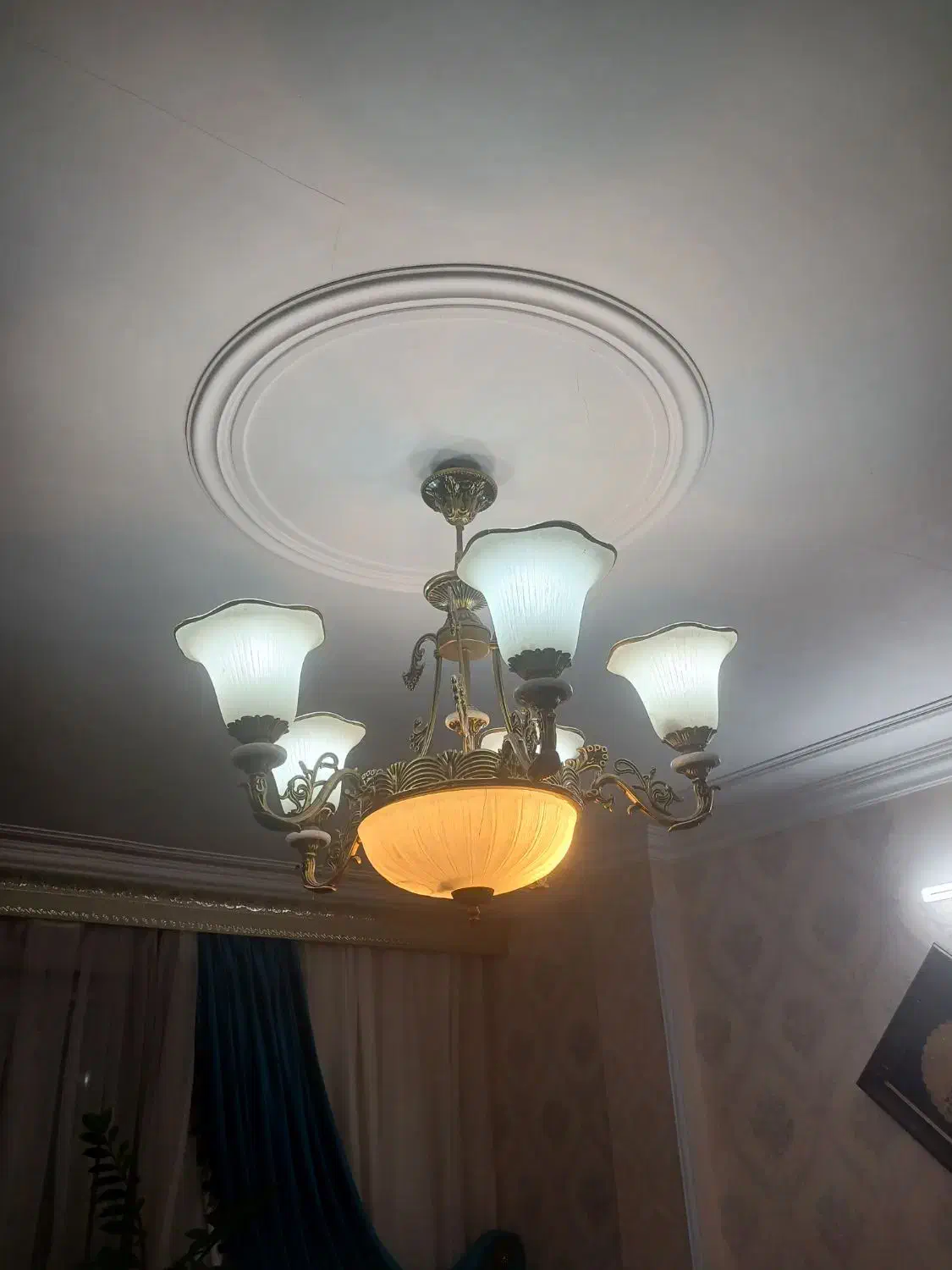 لوستر ۵ شاخه یکیش فروش رفت یکیش مانده|لوستر و چراغ آویز|قم, بنیاد|دیوار