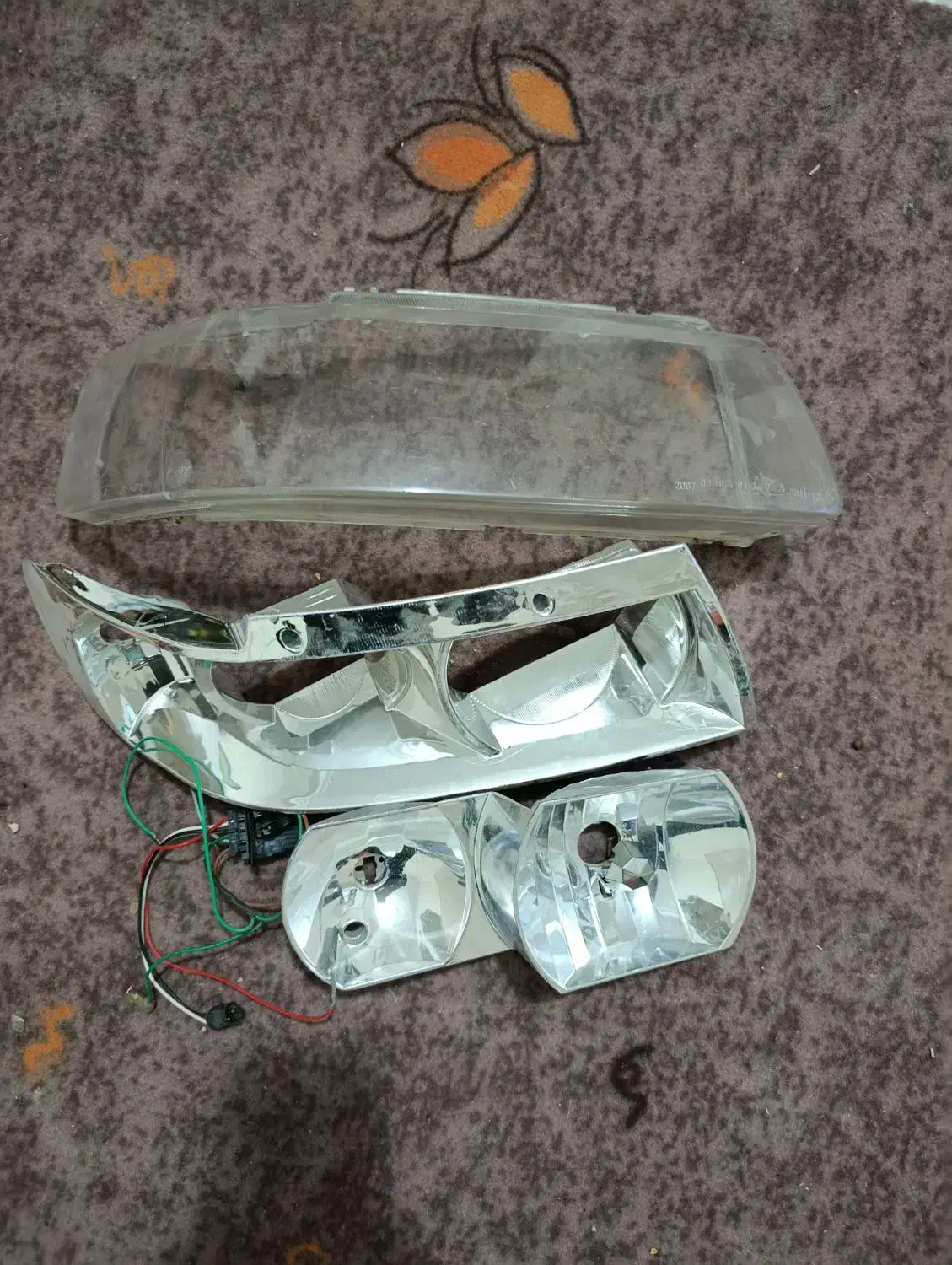 طلق چراغ سمت راست و طاقچه عقب سمند|قطعات یدکی و لوازم جانبی|جوین, |دیوار