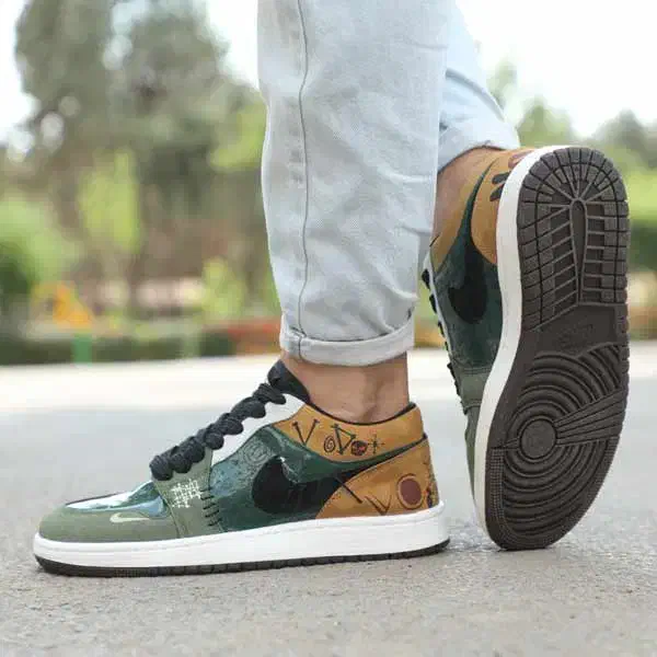 کتونی نایک جردن.|کیف، کفش، کمربند|شیراز, سیاه سنگ|دیوار