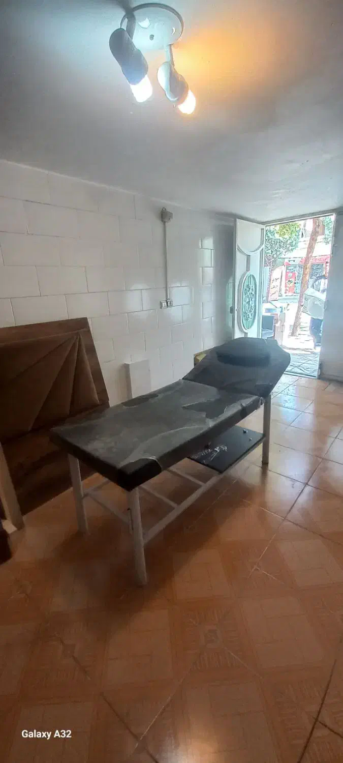 تعدادی وسایل ارایشگاهی|آرایشگاه و سالنهای زیبایی|آباده, |دیوار