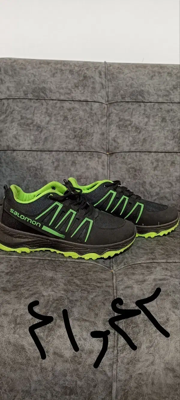 تعدادی بوت(چرم صنعتی)وکتانی به دلیل جمع آوری مغازه|کیف، کفش، کمربند|ارومیه, |دیوار