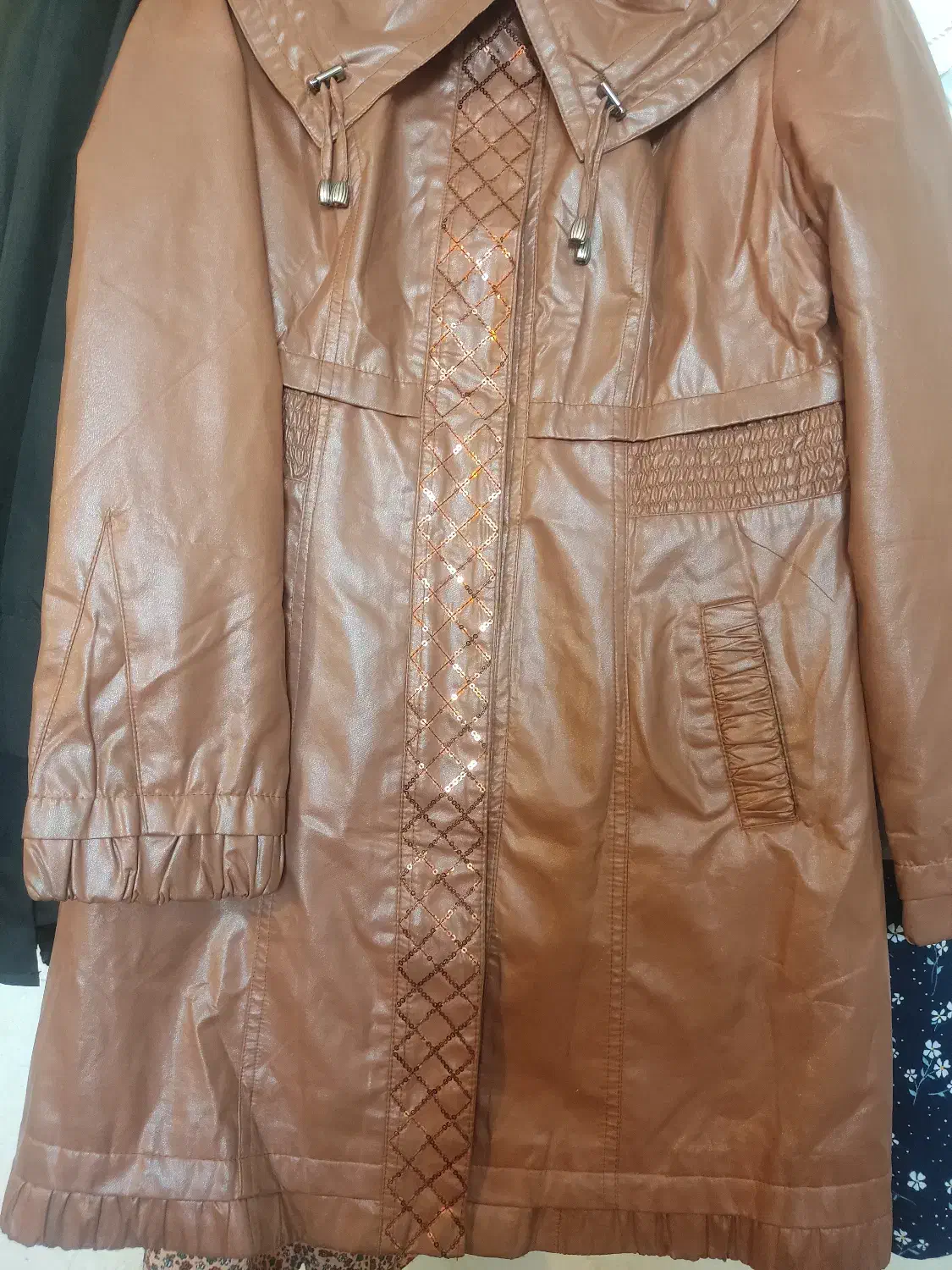 پالتو|لباس|لنده, |دیوار