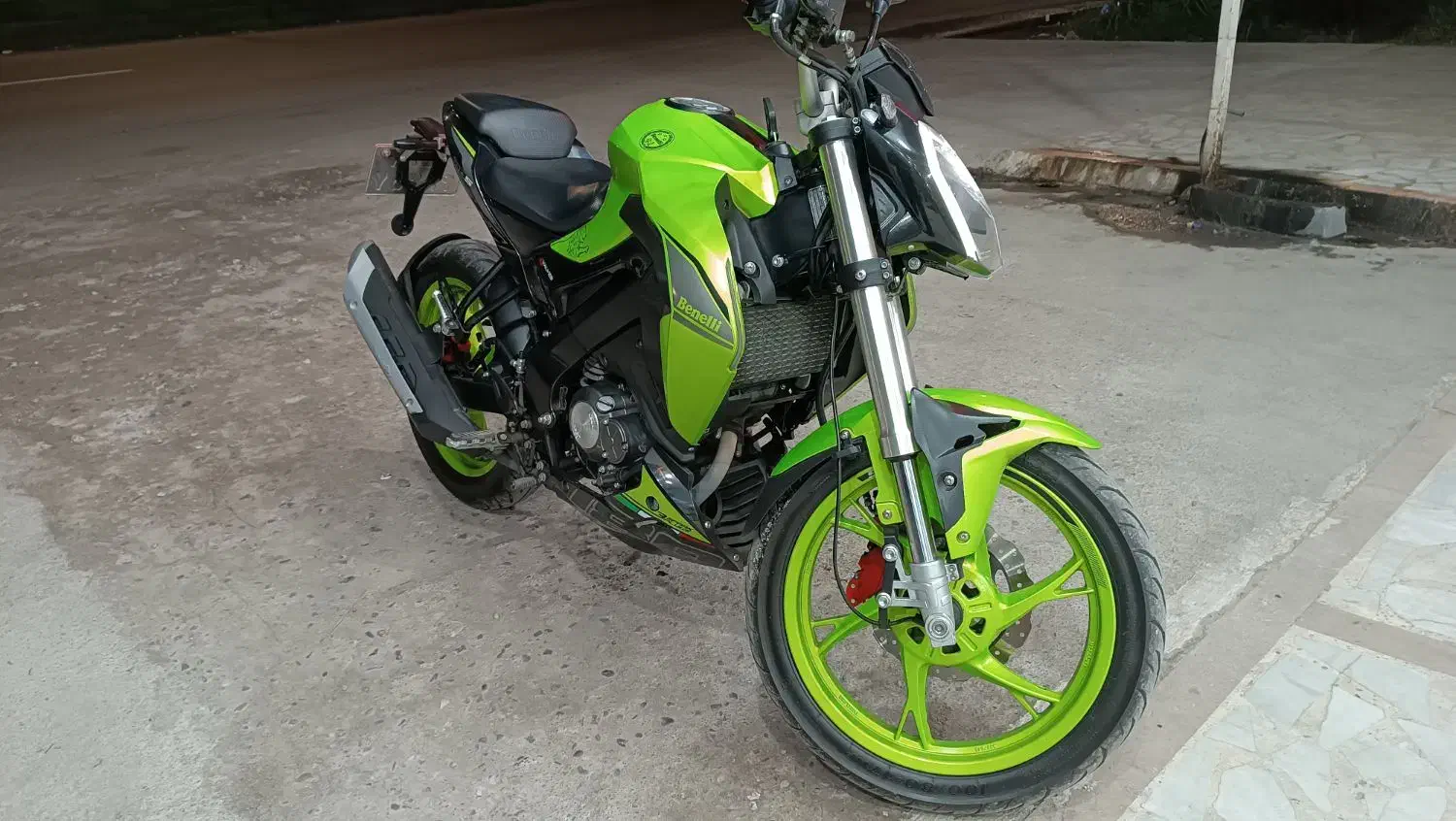 بنلی 180 سالم|موتورسیکلت|رشت, حومه رشت|دیوار