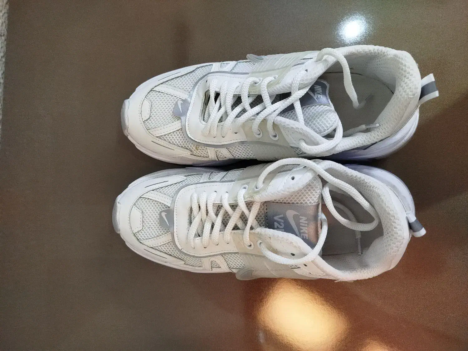 کتونی نایک اورجینال V2K ویتنام|کیف، کفش، کمربند|شاهین‌شهر, گزبرخوار|دیوار