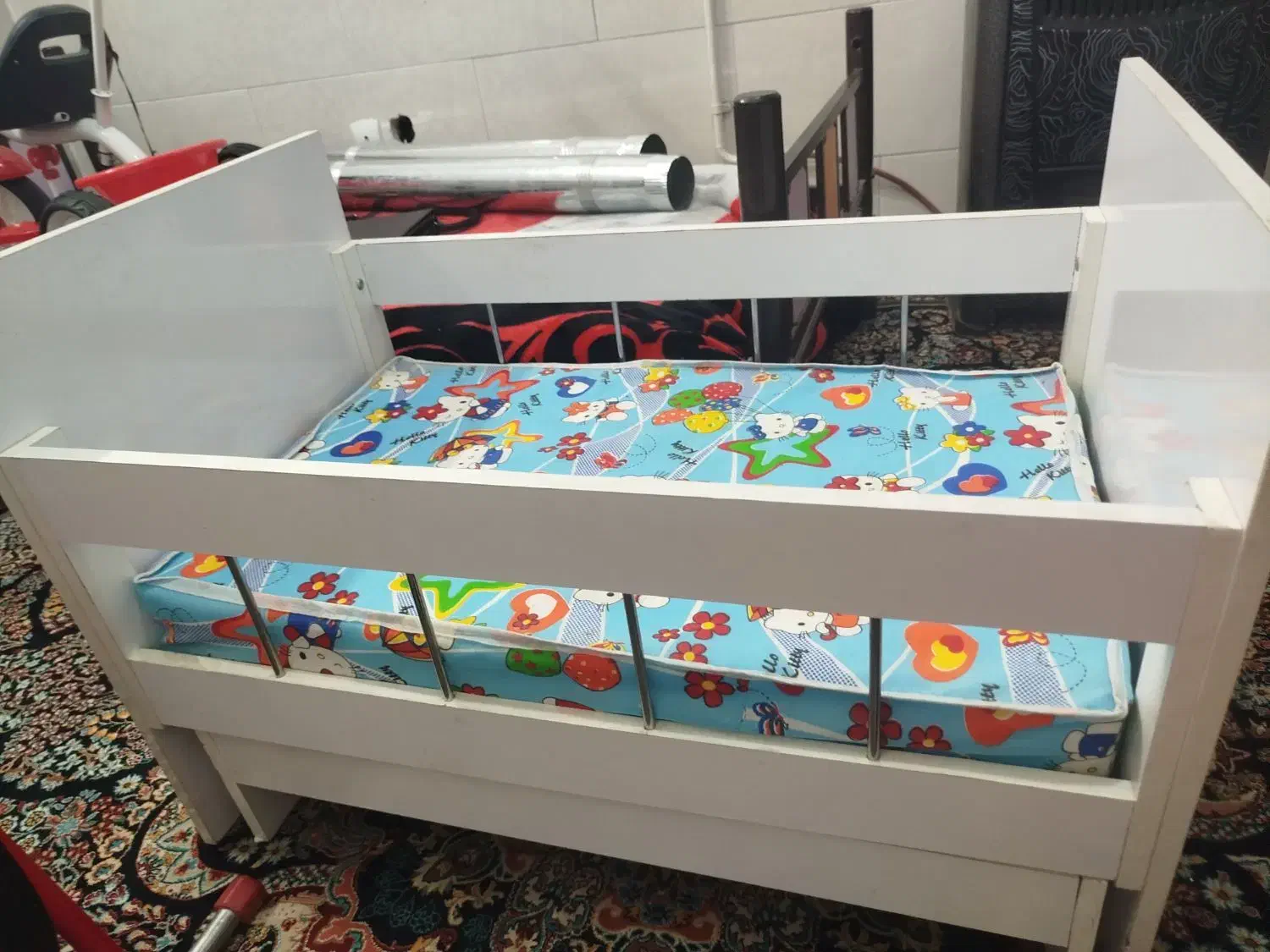 تخت گهواره کودک به همراه تشک ۵تومن|تخت و صندلی بچه|یزد, |دیوار