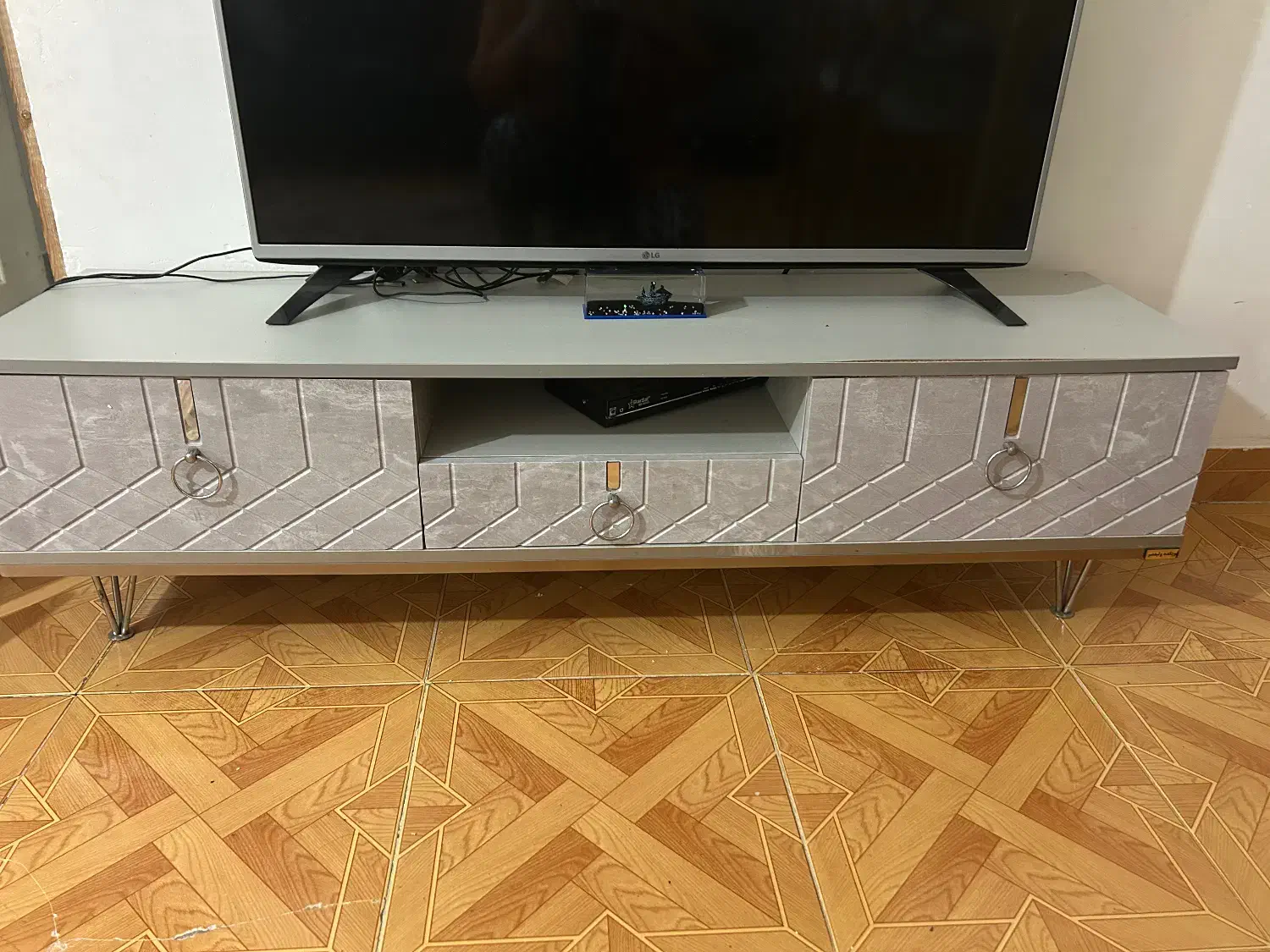 میز عسلی ومیز تیوی وپرده|مبلمان خانگی و میز عسلی|رشت, دخانیات|دیوار