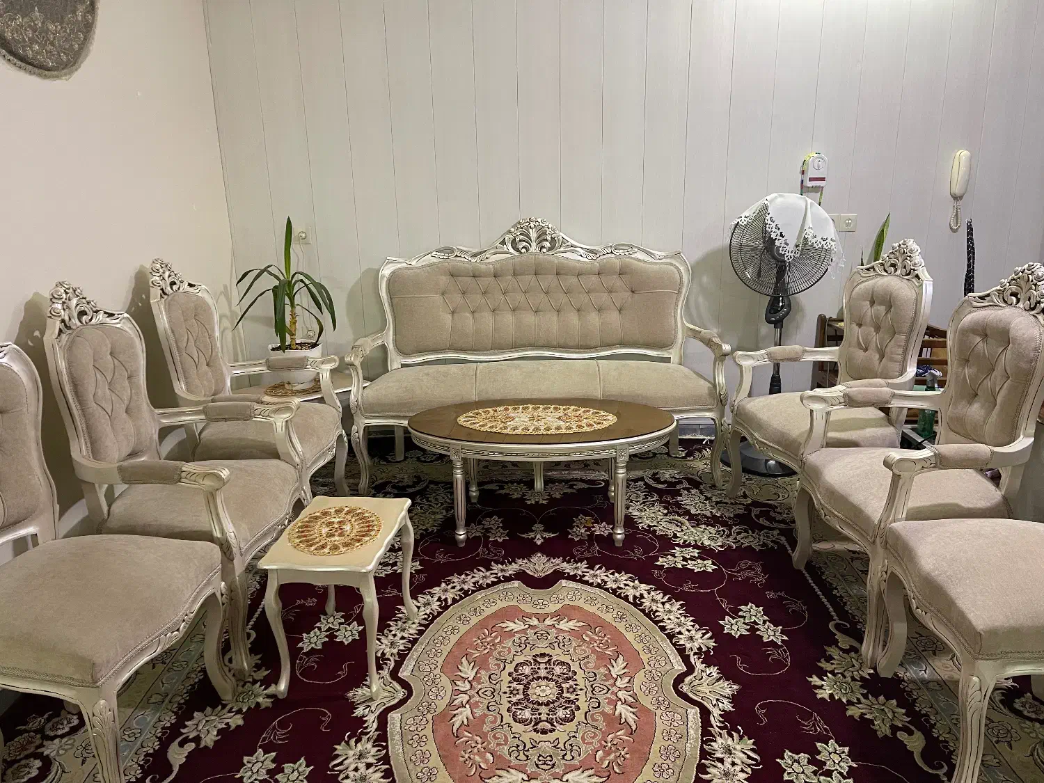 مبل سلطنتی ۹ نفره|مبلمان خانگی و میز عسلی|کاشان, پشت شهربانی|دیوار