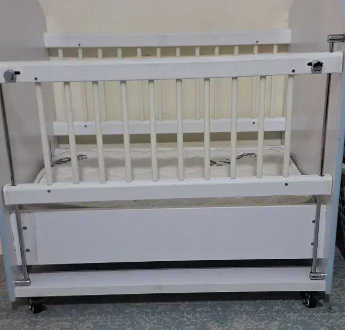 تخت کودک|تخت و صندلی بچه|تهران, استخر|دیوار