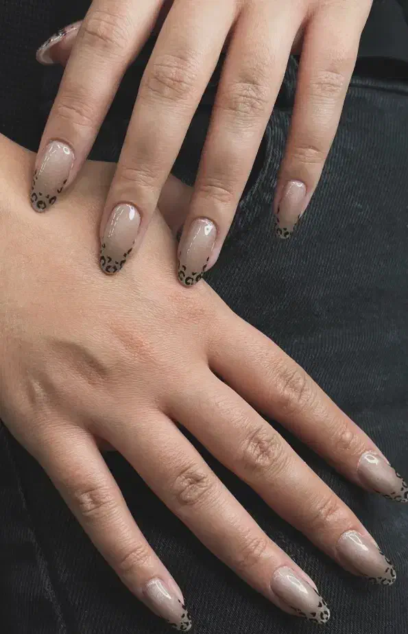 خدمات وآموزش کاشت ناخن وپارافین تراپی|خدمات آرایشگری و زیبایی|شاهینشهر, سعدی جنوبی|دیوار