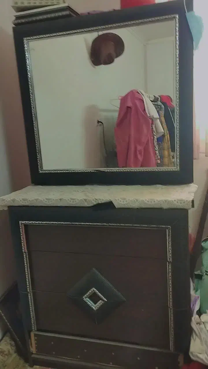 یک عدد تخت.کمد.میز ارایش|تخت و سرویس خواب|یزد, |دیوار