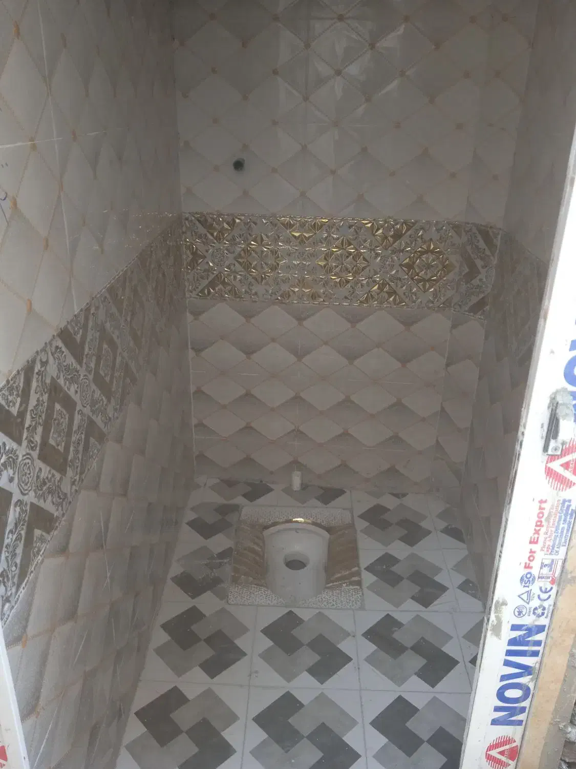 کاشی کاری سرامیک کاری لکه گیری|خدمات پیشه و مهارت|زاهدان, |دیوار